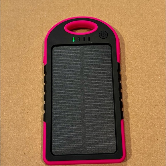 SOLAR CHARGER BRAND NEW BLACK/PINK - Picture 2 of 6